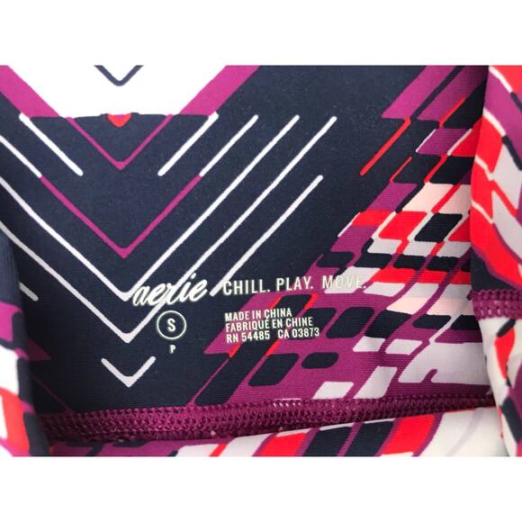 Aerie Womens Purple Red Print Active Capri Leggings Size S - Picture 3 of 8